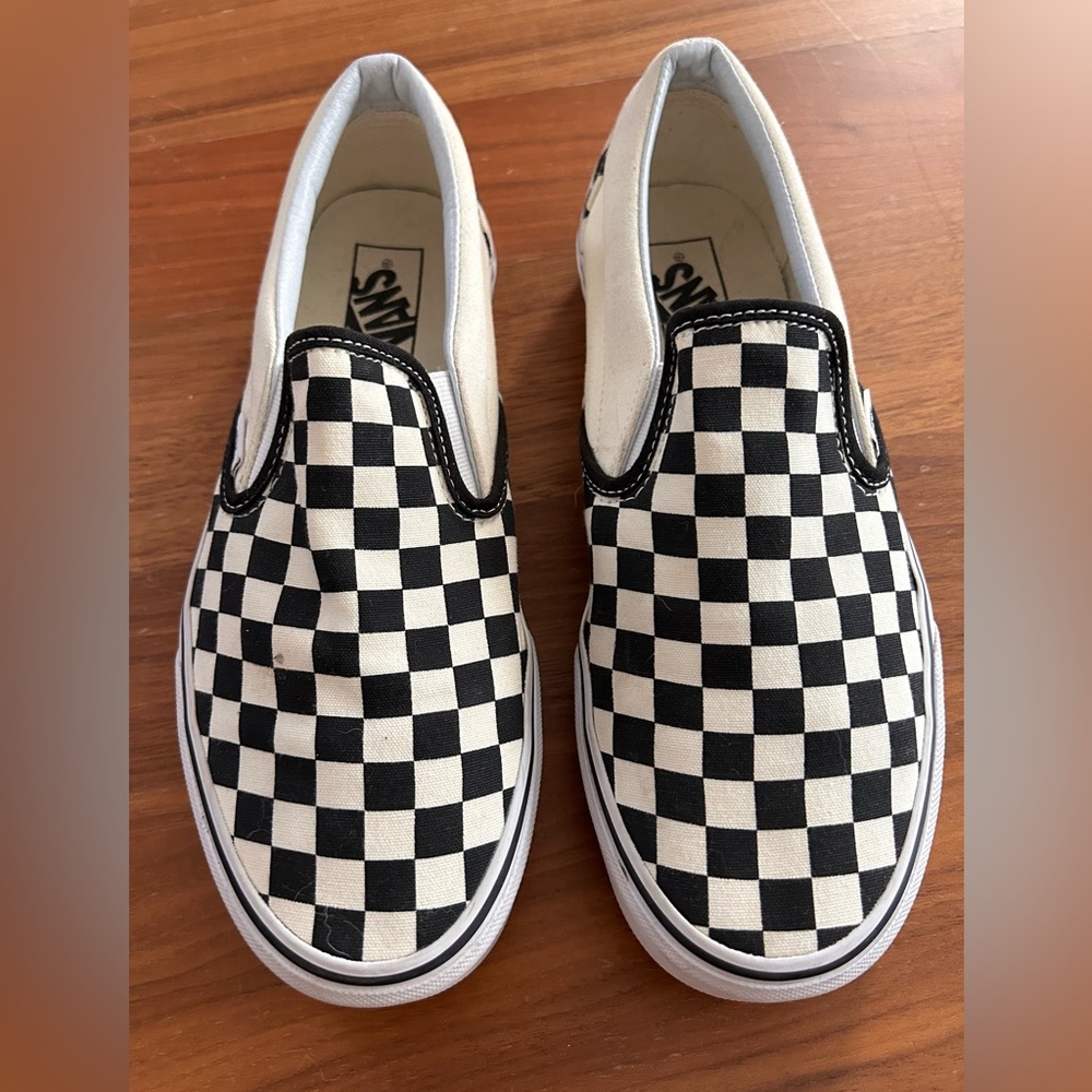 Classic Checkered Vans❗️excellent condition. 8.5 men’s and women’s 10